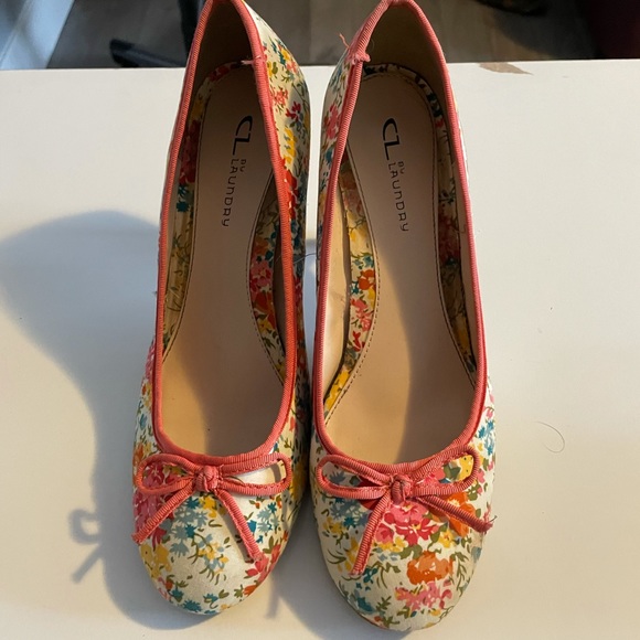 Women’s size 10 heels - Picture 2 of 2